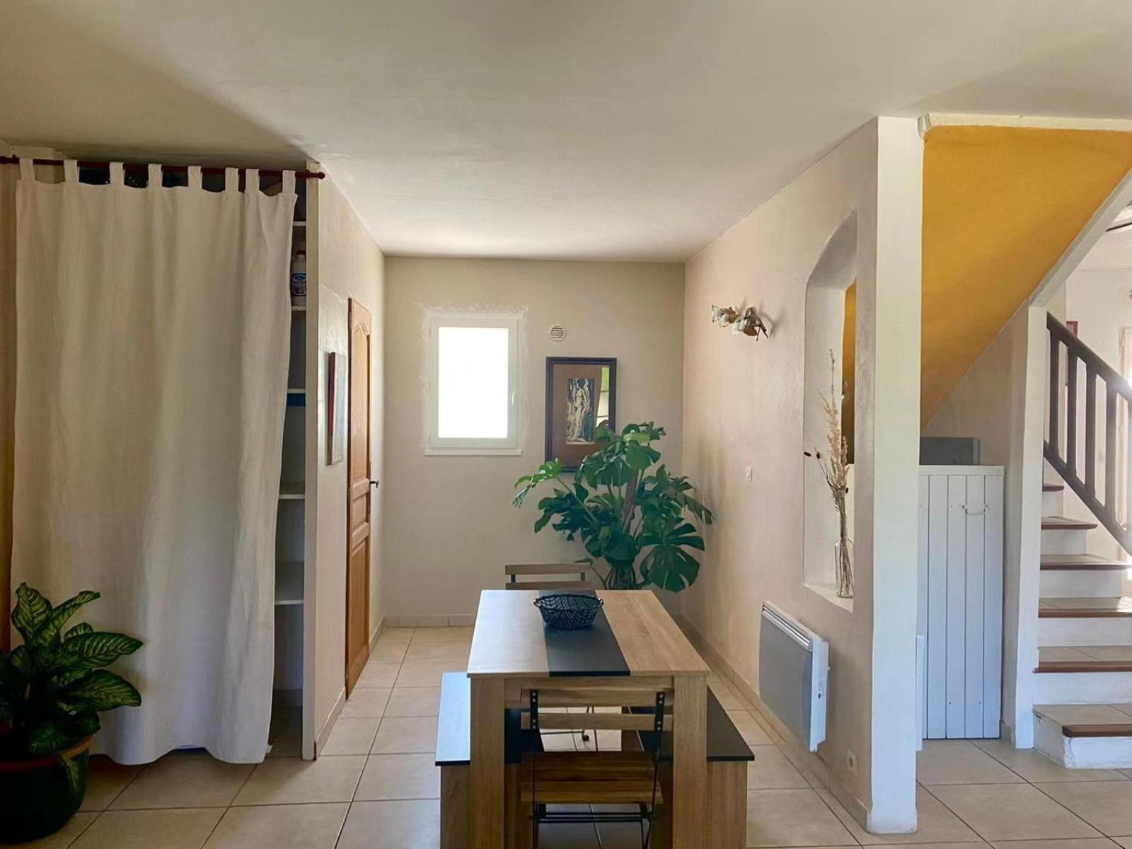 Charmante Maison Provencale Avec Piscine Dans อาวีญง ภายนอก รูปภาพ